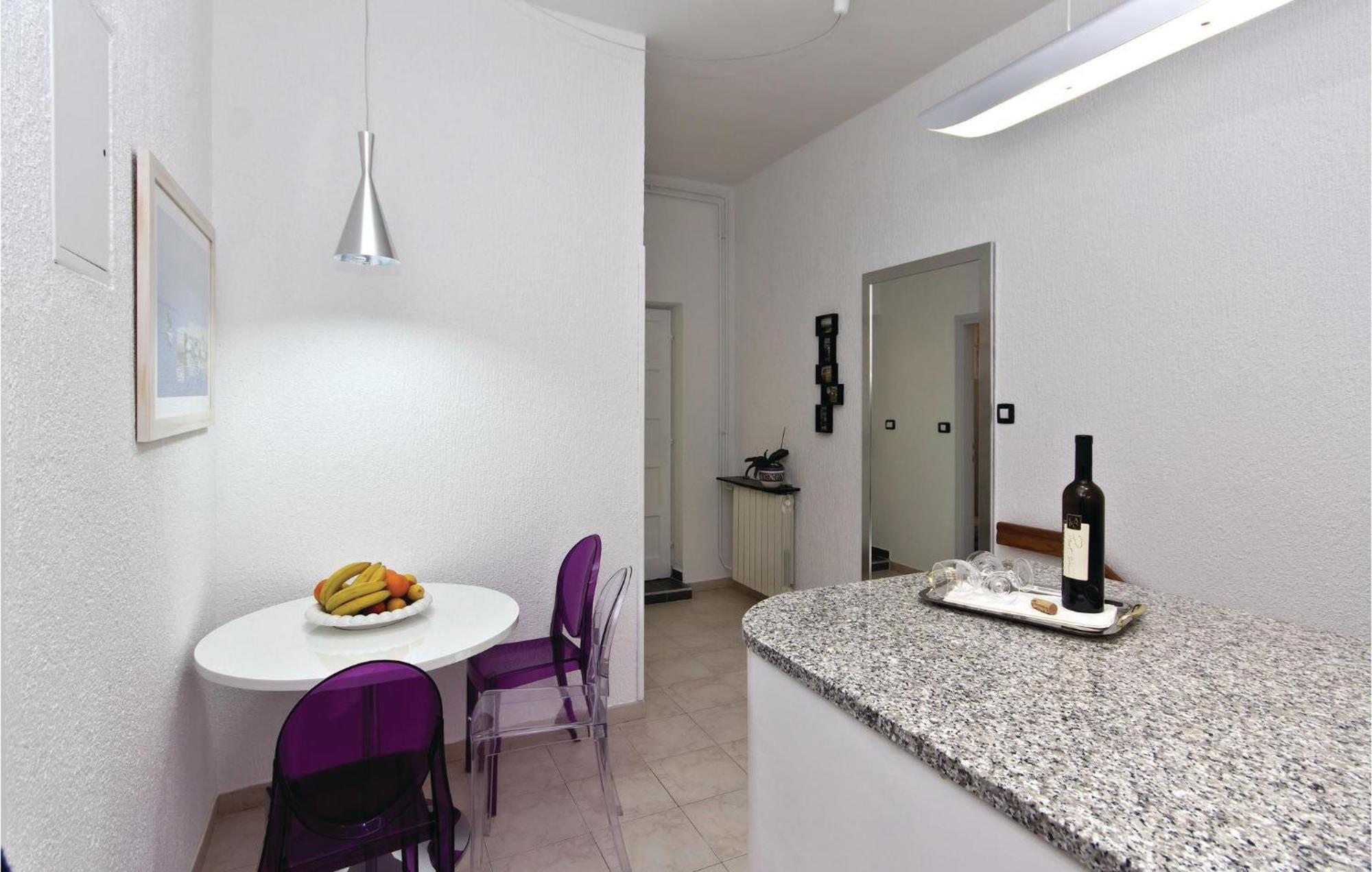 Pet Friendly In With Wifi Pula
